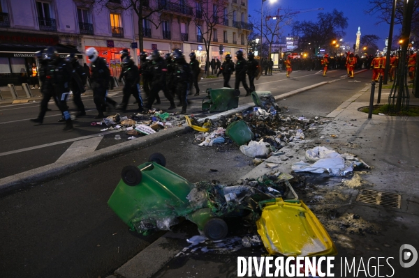 La jeunesse manifeste contre la reforme des retraites, à paris