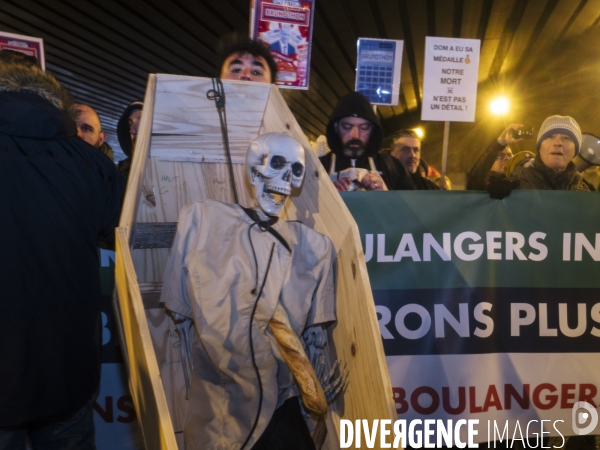 Fra - les artisans et boulangers dans la rue - paris