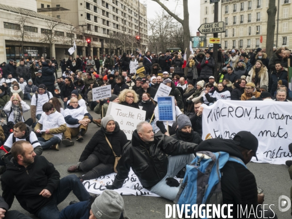 Fra - les artisans et boulangers dans la rue - paris