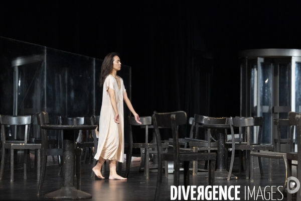 CAF¢ MÜLLER de Pina Bausch