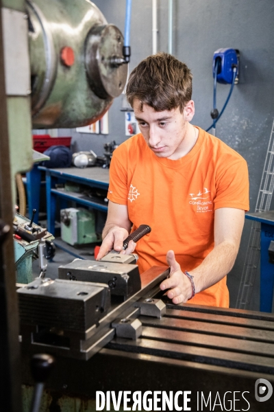 Apprentissage en mécanique de précision au CFA des Compagnons du Devoir de Colomiers.