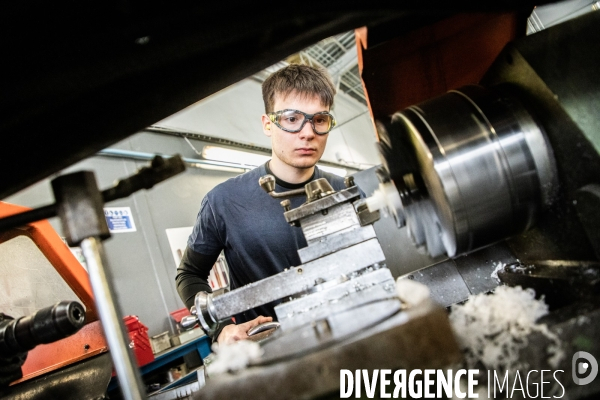 Apprentissage en mécanique de précision au CFA des Compagnons du Devoir de Colomiers.