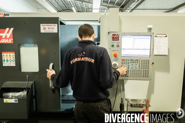 Apprentissage en mécanique de précision au CFA des Compagnons du Devoir de Colomiers.