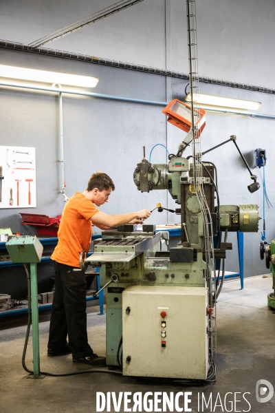 Apprentissage en mécanique de précision au CFA des Compagnons du Devoir de Colomiers.