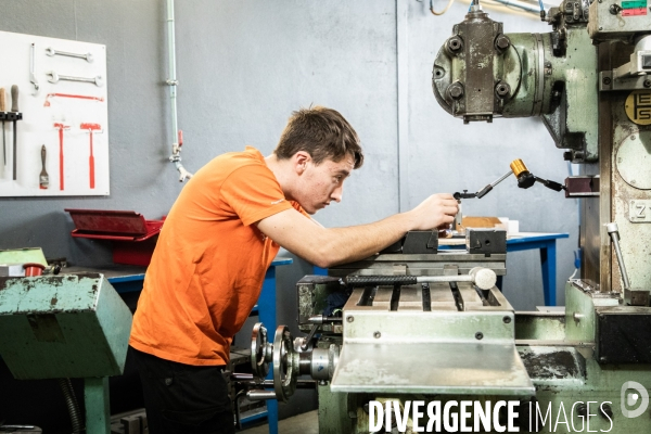 Apprentissage en mécanique de précision au CFA des Compagnons du Devoir de Colomiers.