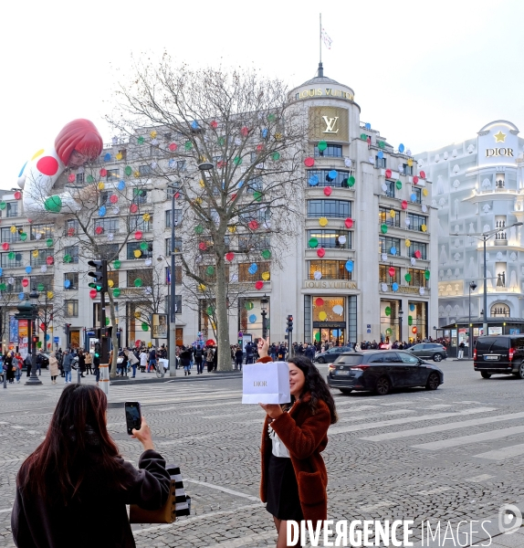 Mise en abyme du luxe sur les Champs Elysées