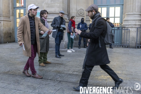 Eric ZEMMOUR devant la  Gare du Nord contre l insécurité dans les transports