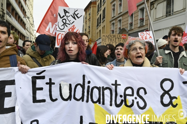 Les jeunes à la manifestation contre la reforme des retraites, paris