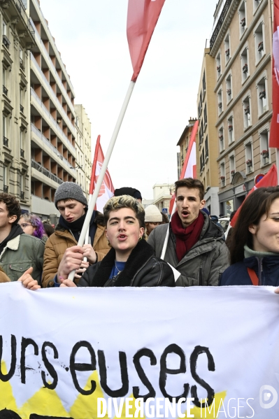 Les jeunes à la manifestation contre la reforme des retraites, paris