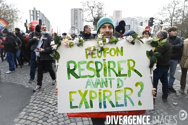 Les jeunes à la manifestation contre la reforme des retraites, paris