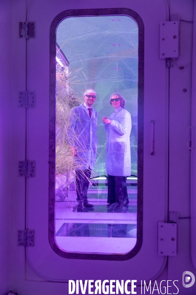 Barbara BELVISI reçoit Jean-Noël BARROT au siège de sa startup Interstellar Lab.