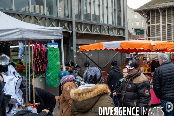 Le marché de Saint-Denis - Illustration