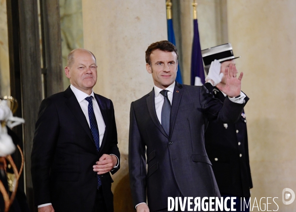 Emmanuel Macron reçoit Volodymyr Zelensky et Olaf Scholz