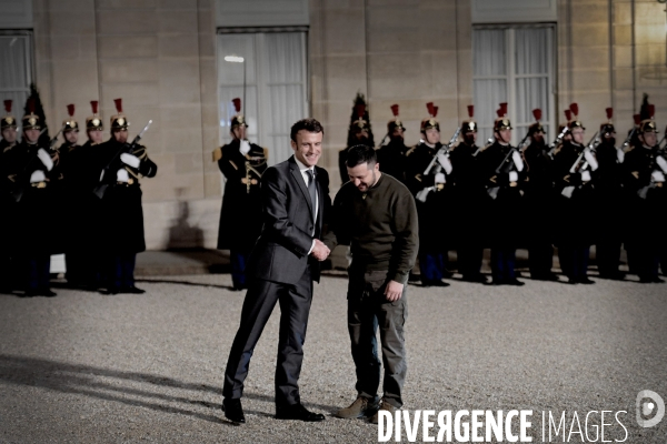 Emmanuel Macron reçoit Volodymyr Zelensky et Olaf Scholz