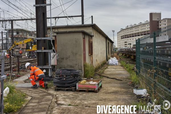 Chantier SNCF de renouvellement complet des voies de la gare de Lyon à Paris, le 27 septembre 2022.