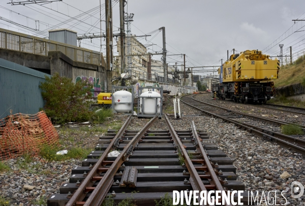 Chantier SNCF de renouvellement complet des voies de la gare de Lyon à Paris, le 27 septembre 2022.