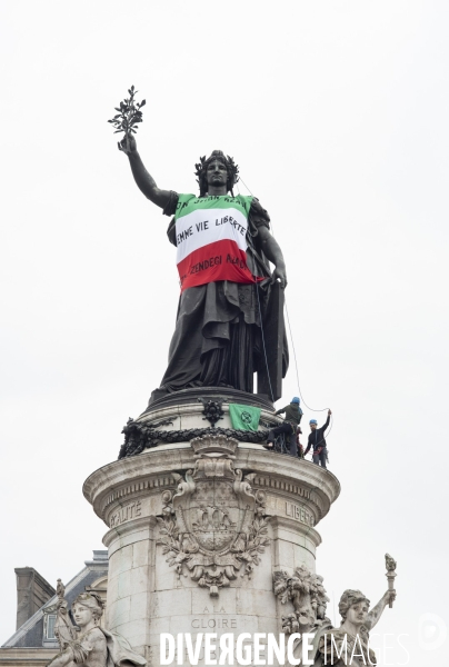 Action d  Extinction Rebellion en soutien à la contestation iranienne, aux femmes iraniennes, et contre le pouvoir en Iran.