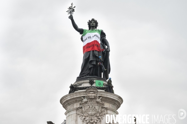 Action d  Extinction Rebellion en soutien à la contestation iranienne, aux femmes iraniennes, et contre le pouvoir en Iran.