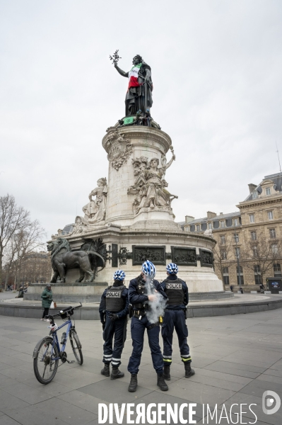 Action d  Extinction Rebellion en soutien à la contestation iranienne, aux femmes iraniennes, et contre le pouvoir en Iran.