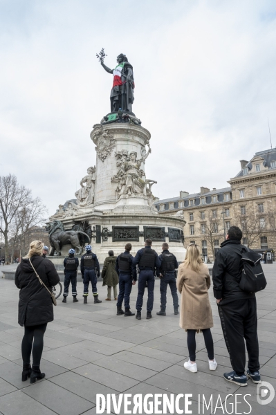 Action d  Extinction Rebellion en soutien à la contestation iranienne, aux femmes iraniennes, et contre le pouvoir en Iran.