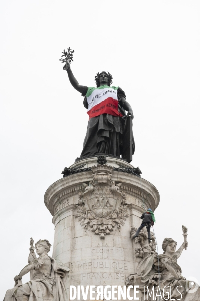 Action d  Extinction Rebellion en soutien à la contestation iranienne, aux femmes iraniennes, et contre le pouvoir en Iran.