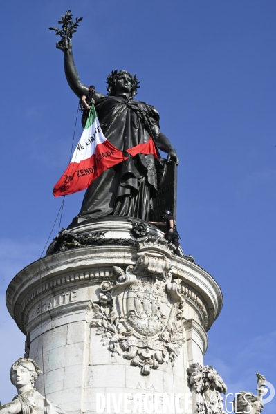 Action d  Extinction Rebellion en soutien à la contestation iranienne, aux femmes iraniennes, et contre le pouvoir en Iran.