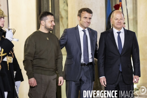 Emmanuel macron, volodymir zelensky et olaf scholz à l elysée