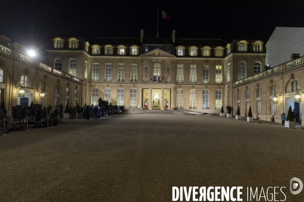 L Elysée la nuit.