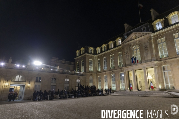 L Elysée la nuit.