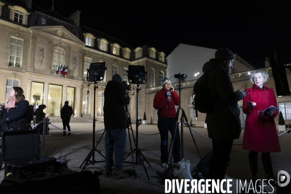 L Elysée la nuit.