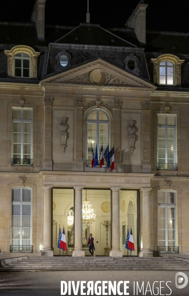 L Elysée la nuit.