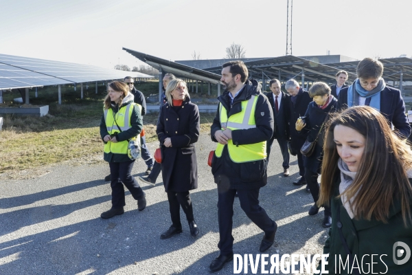 Ministre de la Transition énergétique, Agnès Pannier-Runacher visite une centrale photovoltaïque