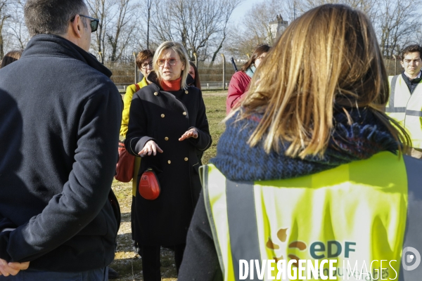 Ministre de la Transition énergétique, Agnès Pannier-Runacher visite une centrale photovoltaïque