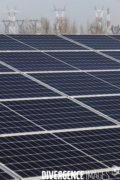 Ministre de la Transition énergétique, Agnès Pannier-Runacher visite une centrale photovoltaïque