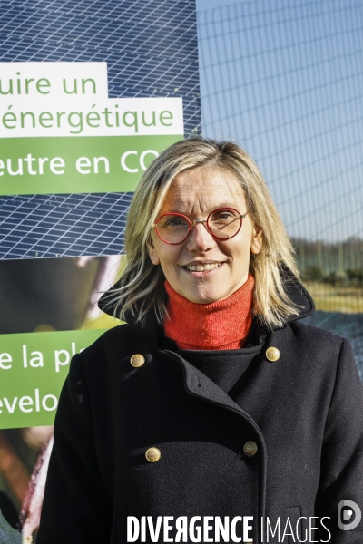 Ministre de la Transition énergétique, Agnès Pannier-Runacher visite une centrale photovoltaïque