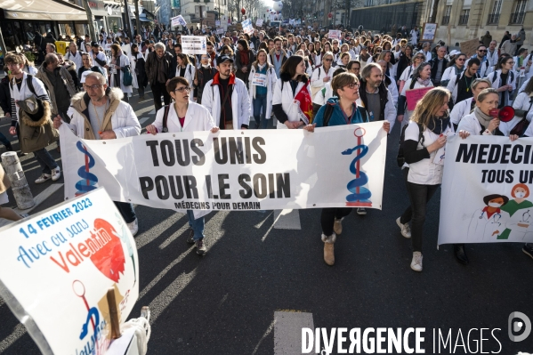 Manifestation des médecins contre la loi RIST, et pour demander une augmentation du prix de la consultation . Demonstration of doctors in Paris.