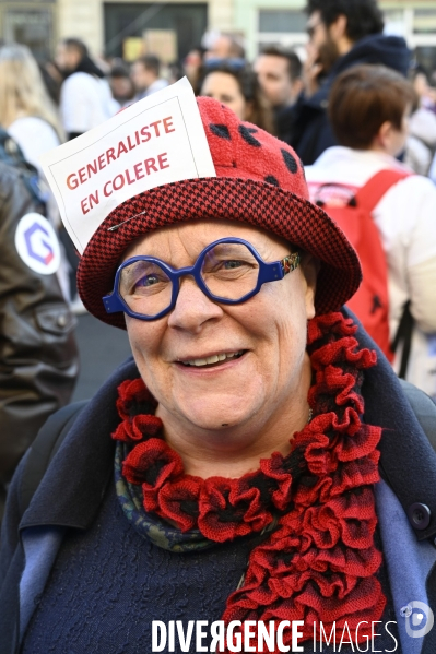 Manifestation des médecins contre la loi RIST, et pour demander une augmentation du prix de la consultation . Demonstration of doctors in Paris.