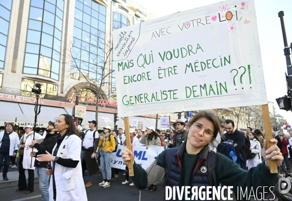 Manifestation des médecins contre la loi RIST, et pour demander une augmentation du prix de la consultation . Demonstration of doctors in Paris.