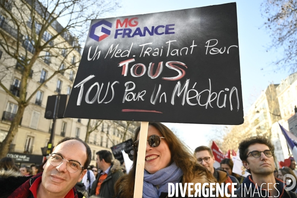 Manifestation des médecins contre la loi RIST, et pour demander une augmentation du prix de la consultation . Demonstration of doctors in Paris.