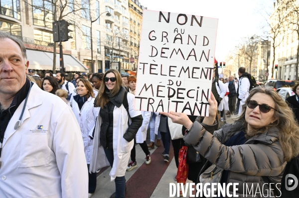 Manifestation des médecins contre la loi RIST, et pour demander une augmentation du prix de la consultation . Demonstration of doctors in Paris.