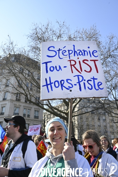 Manifestation des médecins contre la loi RIST, et pour demander une augmentation du prix de la consultation . Demonstration of doctors in Paris.