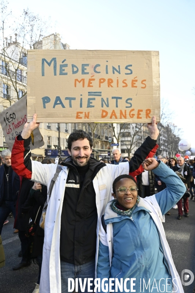 Manifestation des médecins contre la loi RIST, et pour demander une augmentation du prix de la consultation . Demonstration of doctors in Paris.