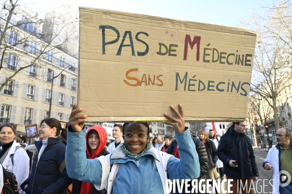 Manifestation des médecins contre la loi RIST, et pour demander une augmentation du prix de la consultation . Demonstration of doctors in Paris.