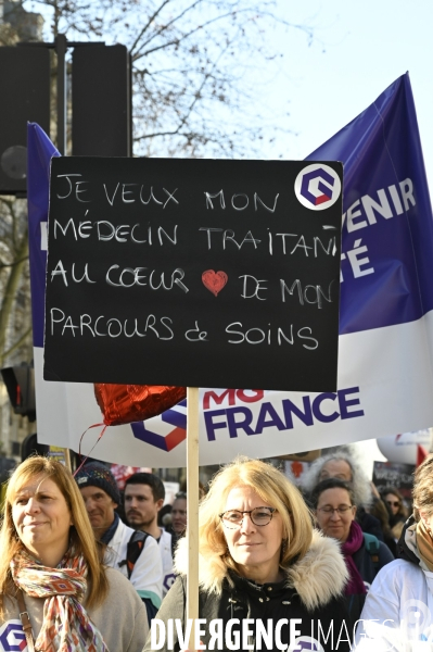 Manifestation des médecins contre la loi RIST, et pour demander une augmentation du prix de la consultation . Demonstration of doctors in Paris.