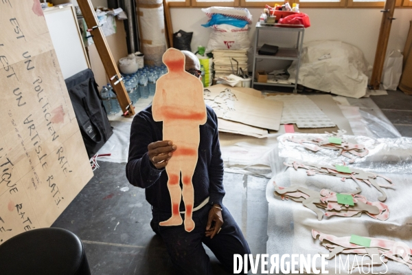 Nú Baretto dans son atelier