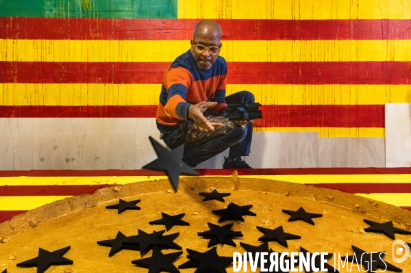 Nú Baretto dans son atelier
