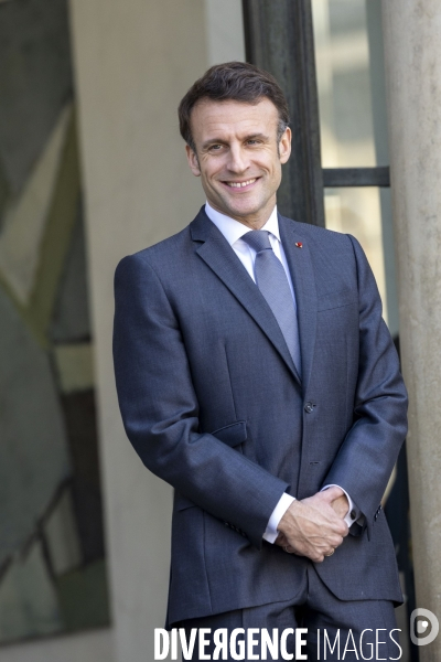 Emmanuel MACRON reçoit Mohamed BAZOUM