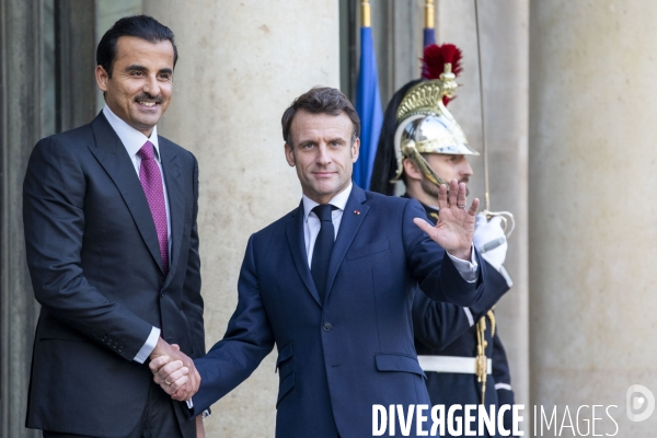 Emmanuel MACRON reçoit l émir du Qatar Tamim bin Hamad AL THANI.