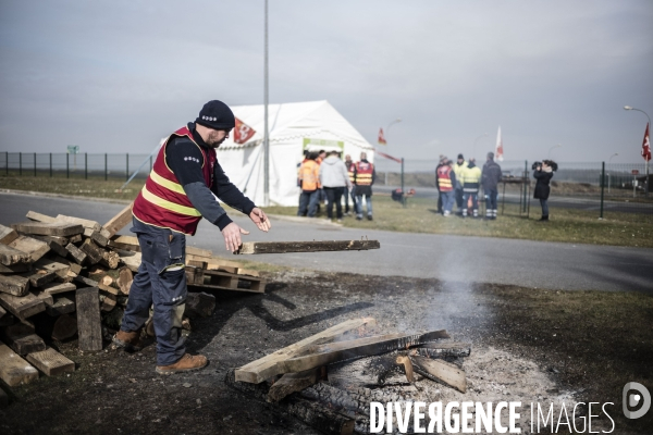 Piquet de grève devant la société Storengy