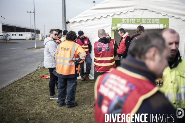 Piquet de grève devant la société Storengy